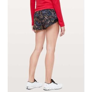 Lululemon Hotty Hot Short II *2.5" Size 8 EUC Flowers